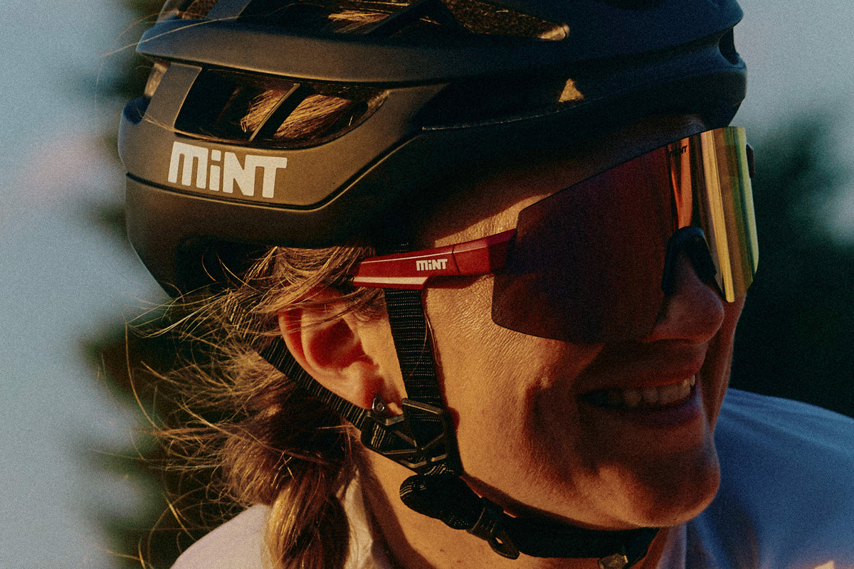 Sportlerin mit MiNT Helm und Brille – view beyond limits